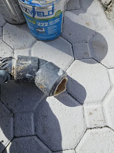 Old fitting, cut out of the line.
